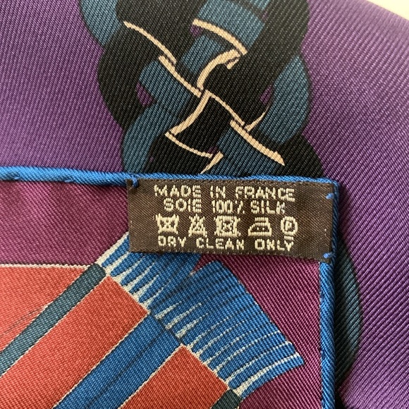 Hermes Flots, Fleurs et Frontaux Silk Scarf - Picture 2 of 5